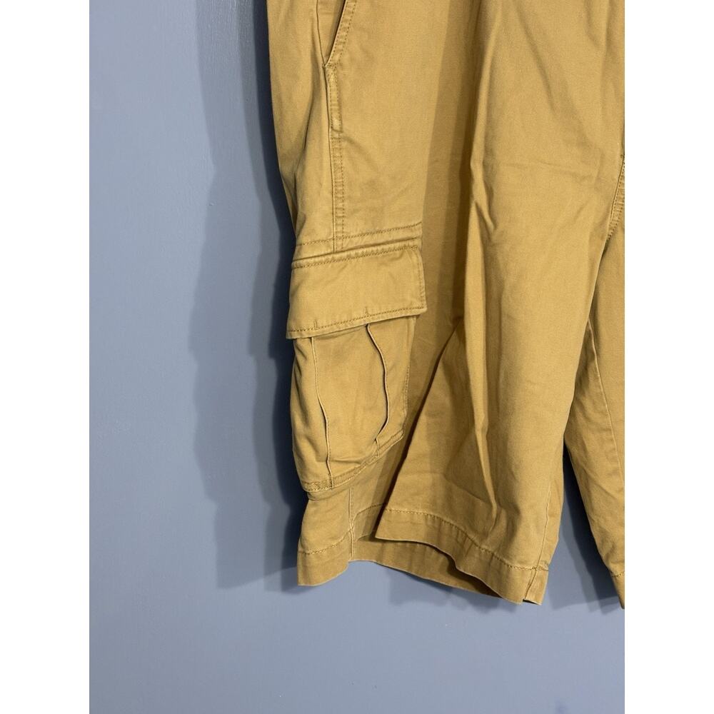 Roundtree & Yorke Khaki Cargo Shorts Size 46W - Picture 2 of 10